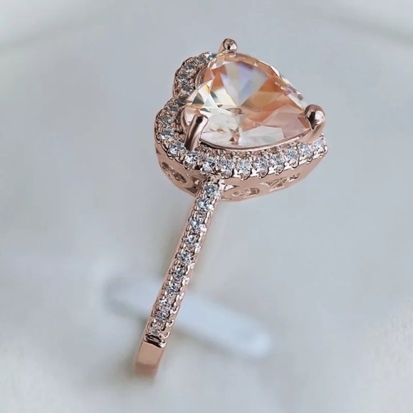 💎NEW💎ROSE GOLD PLATED HEART SHAPED HALO RING - Picture 4 of 7